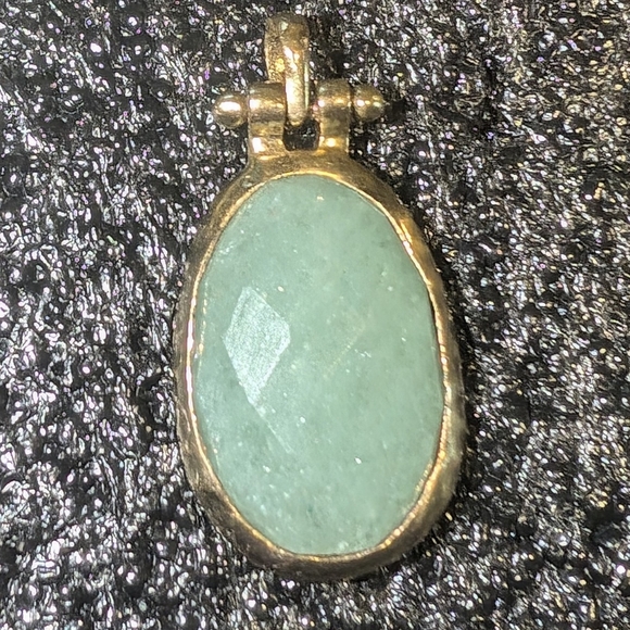 Vintage 10k Jadeite Tested Pendant 0.75" x 0.5" - Picture 1 of 9